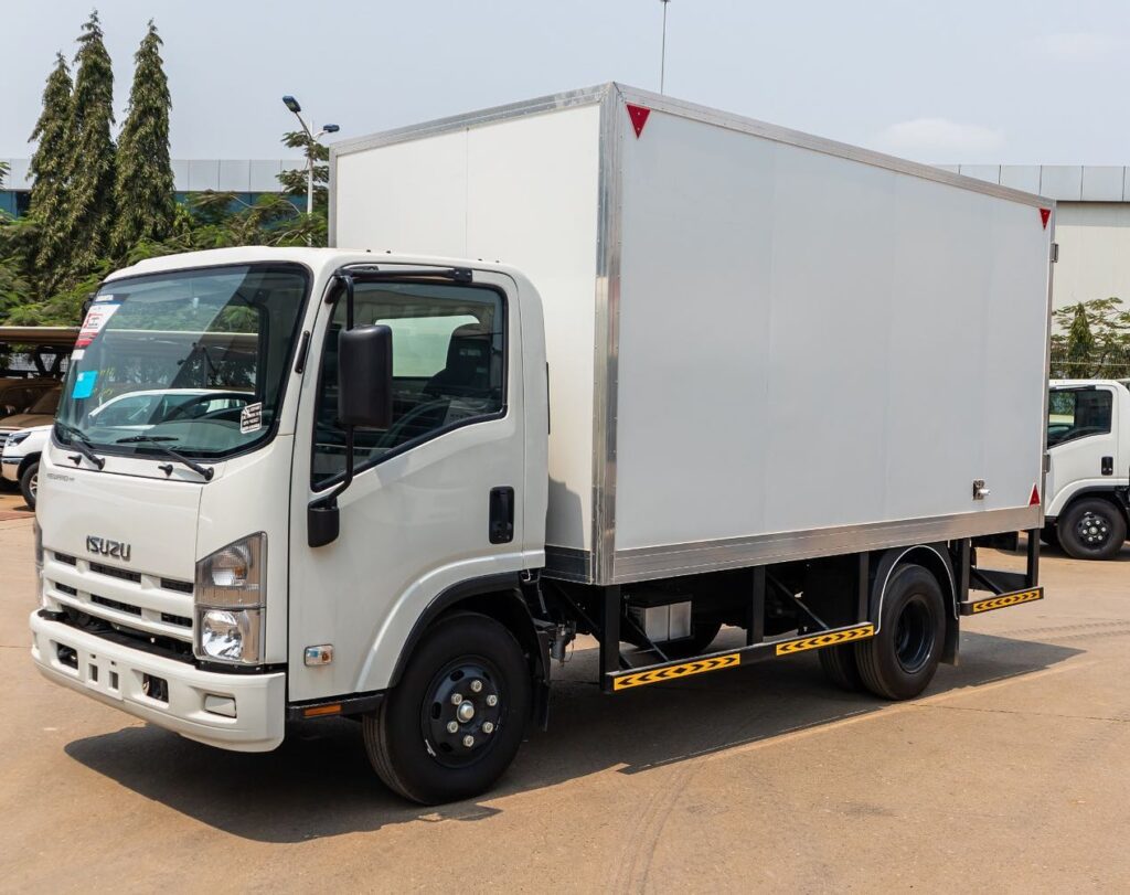 1-ISUZU NPR 71H 4.5L Cargo Truck MT Gasoleo | venda de carros Luanda Angola