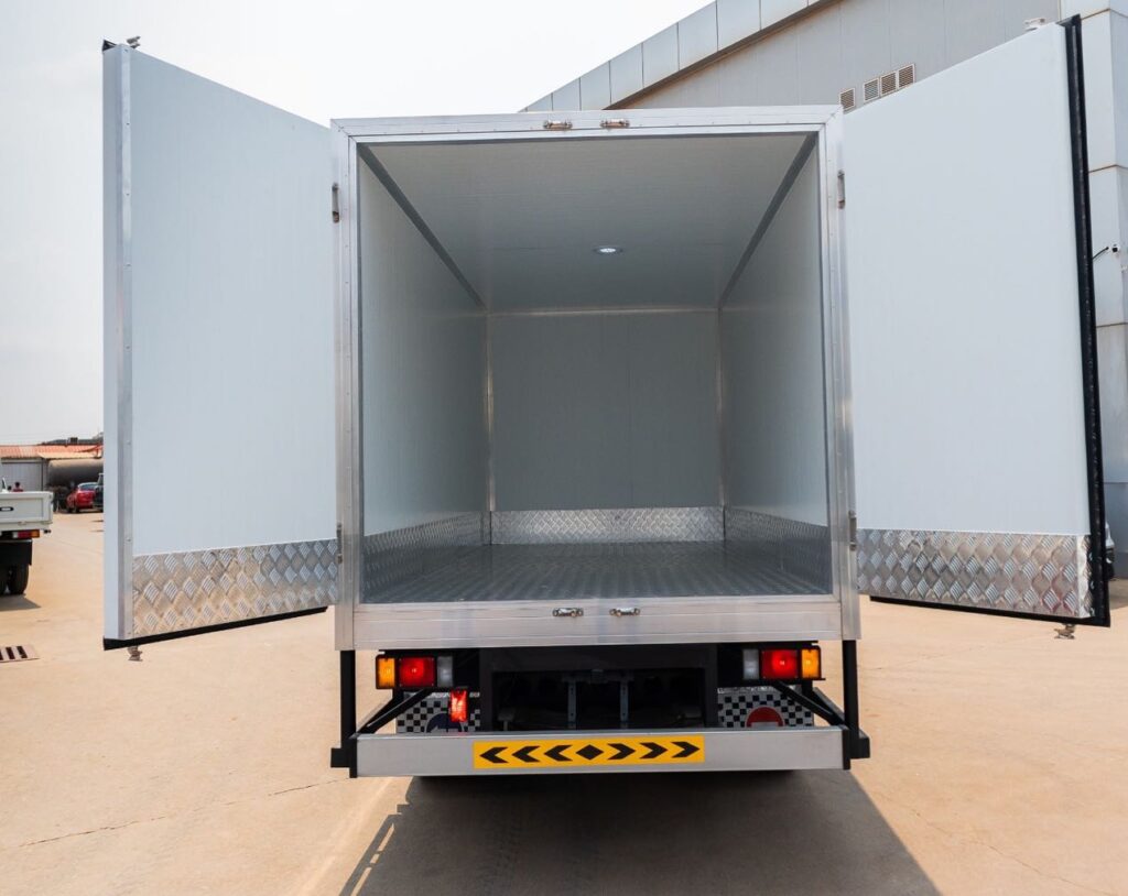 1-ISUZU NPR 71H 4.5L Cargo Truck MT Gasoleo | venda de carros Luanda Angola