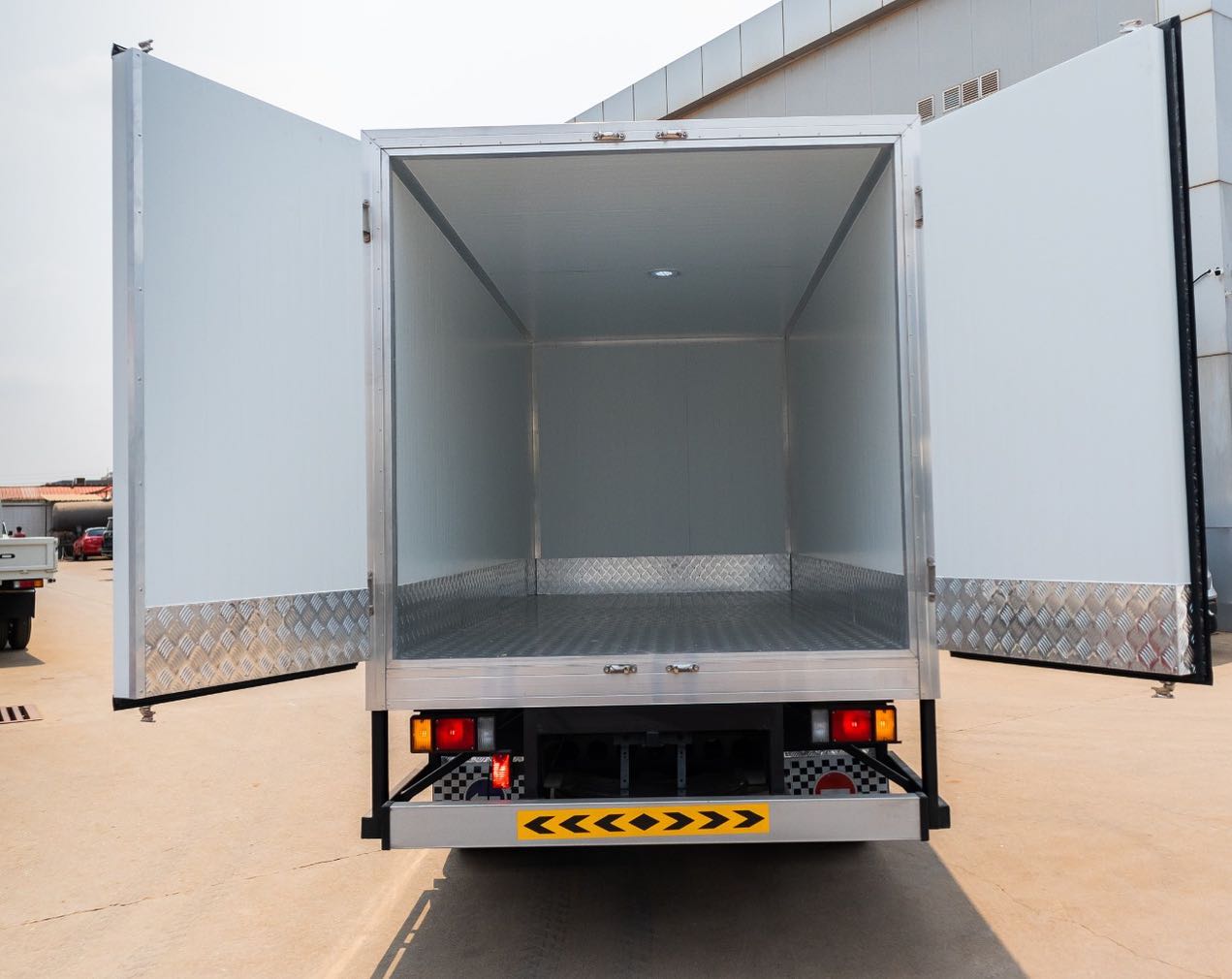 Isuzu NPR 71H 4.5L Cargo Truck MT Gasoleo | Compre seu carro novo👍️.