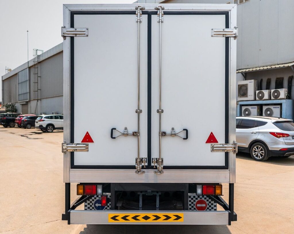 1-ISUZU NPR 71H 4.5L Cargo Truck MT Gasoleo | venda de carros Luanda Angola